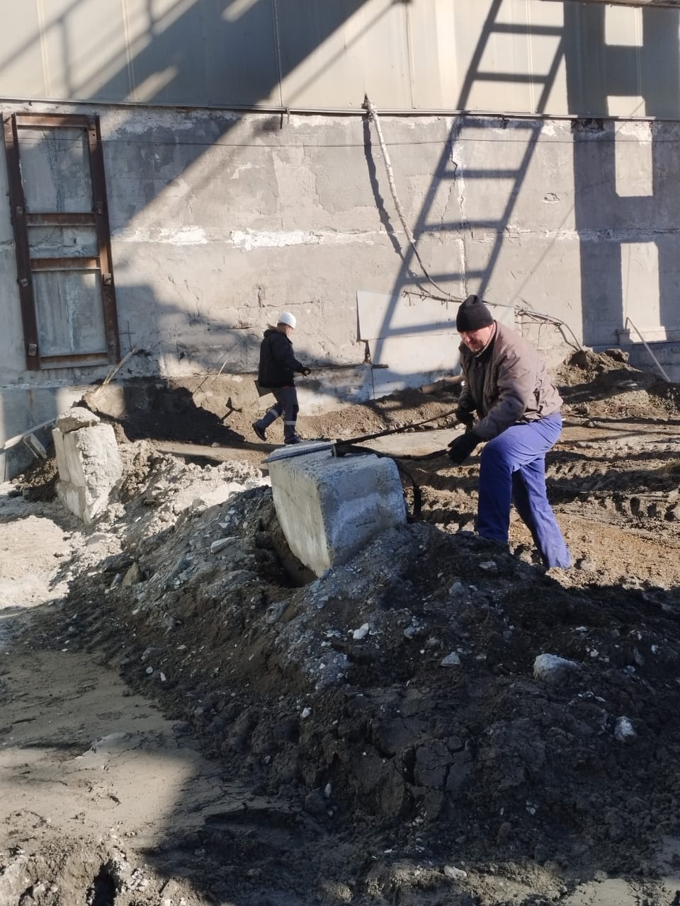 Не зря лопату назвали штыковой!