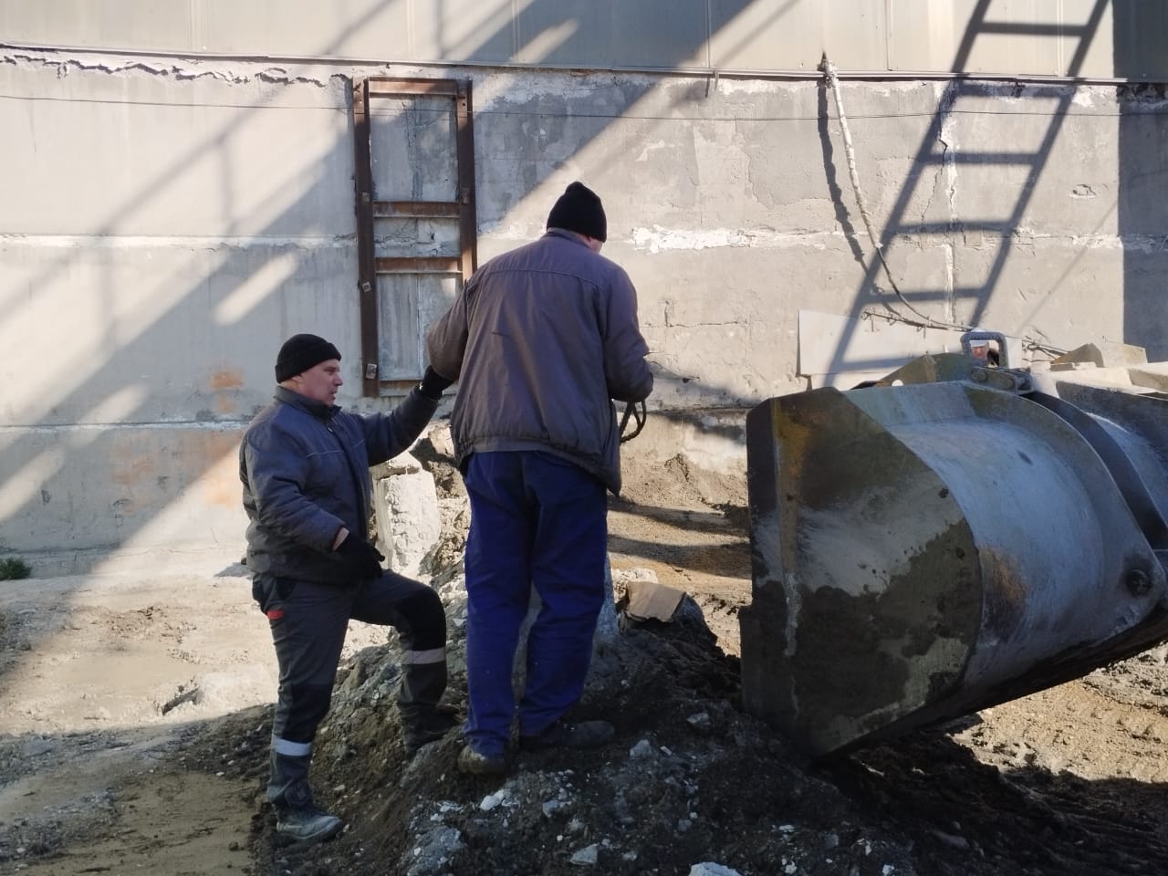 Не зря лопату назвали штыковой!