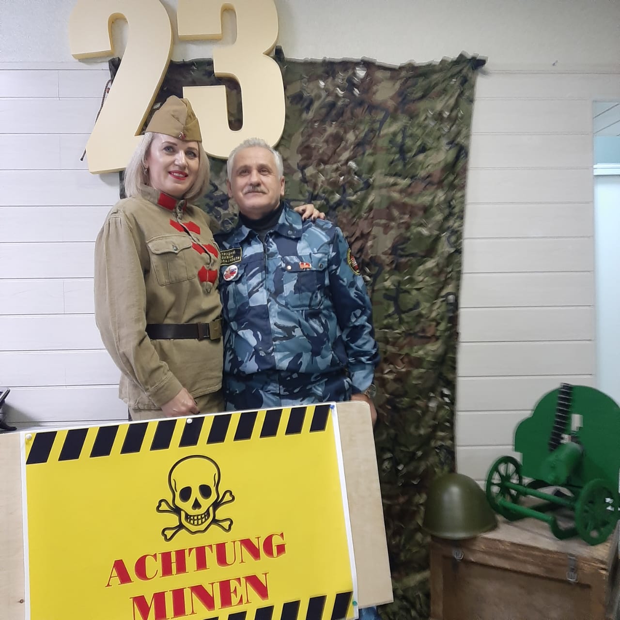 Анна Шварц поздравляет наших защитников из службы безопасности