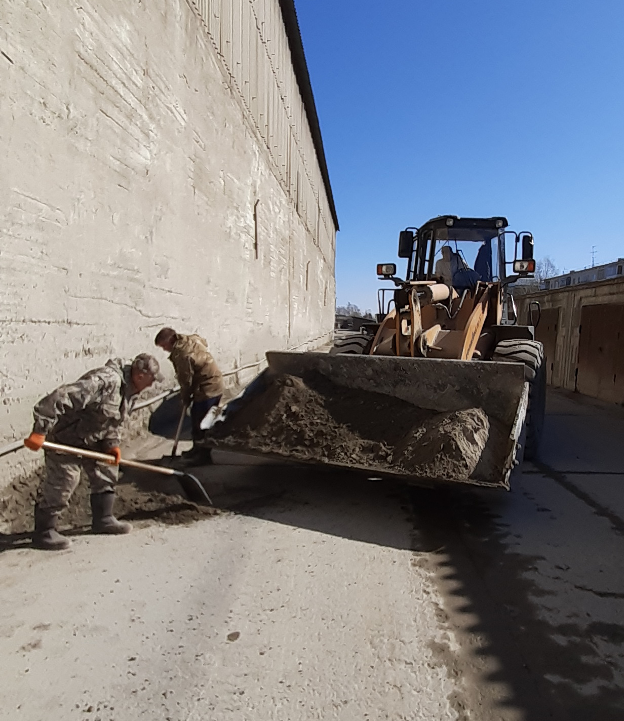 Ударный труд объединяет!