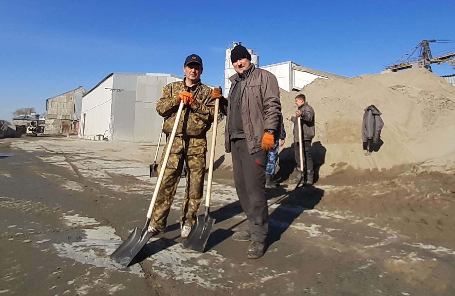 Ударный труд объединяет!