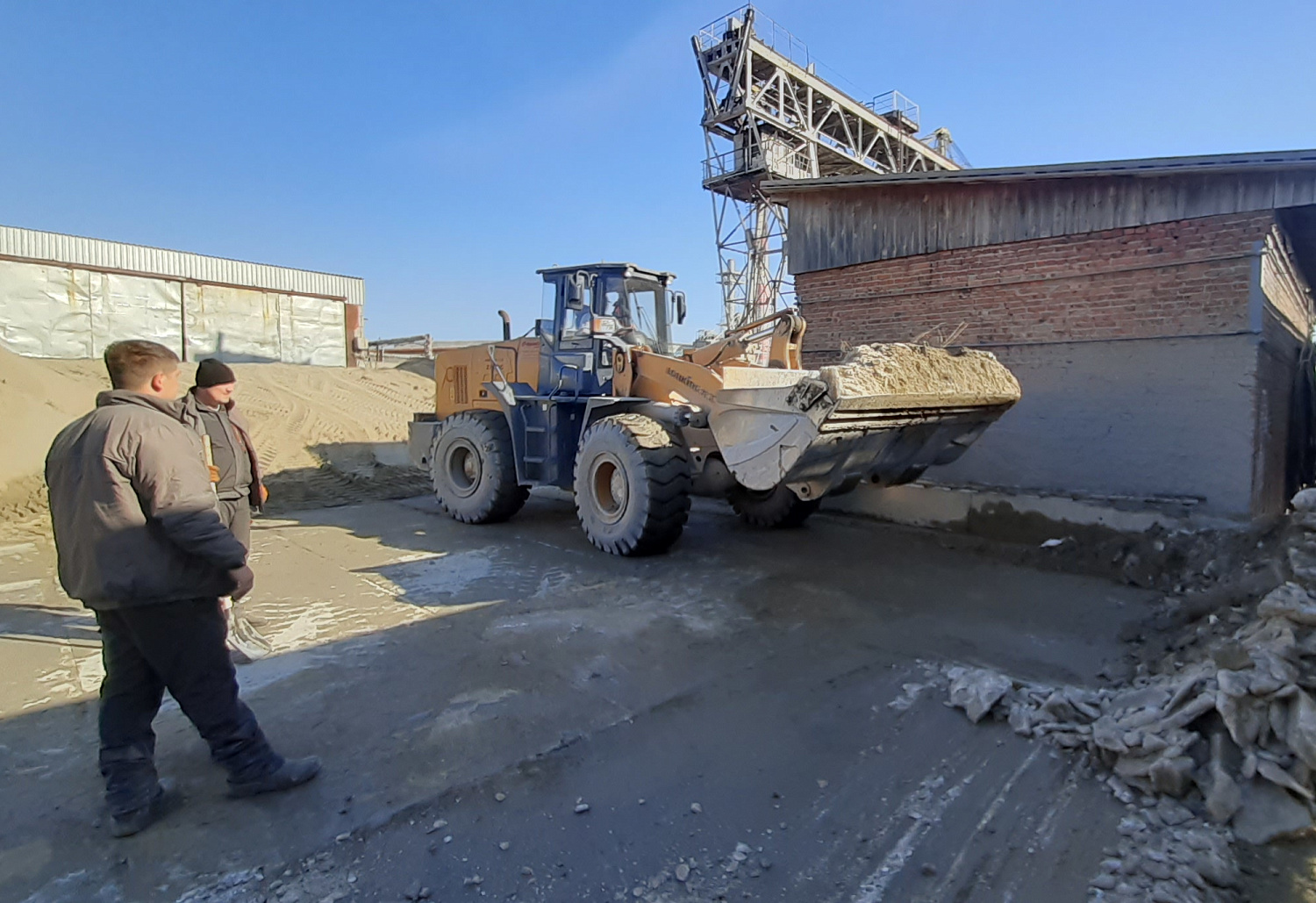 Ударный труд объединяет!