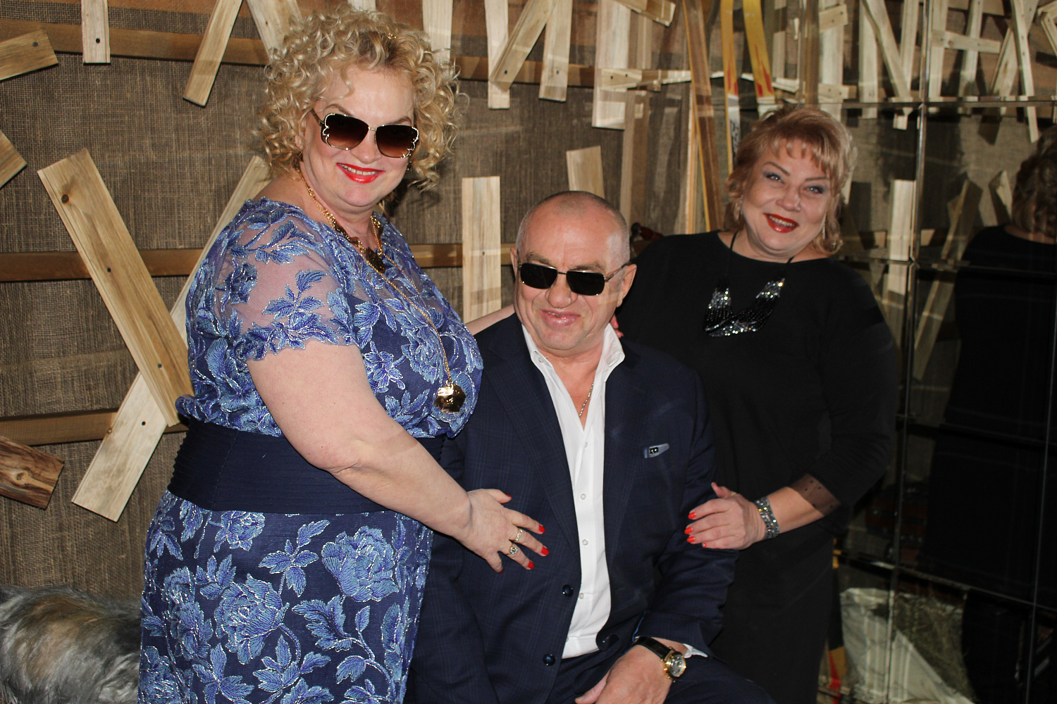 Это просто театр какой-то!