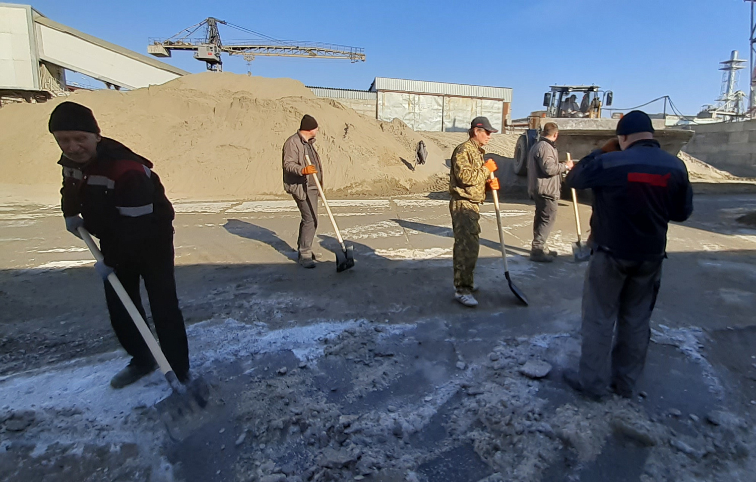 Ударный труд объединяет!